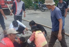 Antisipasi Banjir, Drainase di Bandar Agung Ranau Dibersihkan