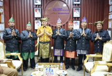 Bupati Enos Resmi Sandang Gelar Kehormatan Suttan Mangku Kewedanaan I