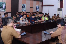 Pimpin Rapat Evaluasi Pelayanan Sampah