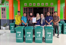Serahkan 15 Kotak Sampah untuk Dukung Kebersihan OKU Selatan