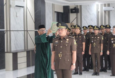 Kejari OKU Gelar Pelantikan Pejabat dan Sumpah 17 PNS