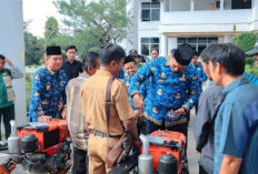 Bupati OKU Selatan Serahkan Hand Traktor, Dorong Modernisasi Pertanian OKU Selatan