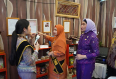 Suguhkan Kerajinan Tradisional Khas OKU Timur, Stand Festival Literasi Curi Perhatian Pengunjung