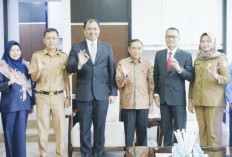 Serahkan SK Pensiun PNS, Bupati OKU Selatan: Bentuk Keberhasilan Menjalankan Amanah