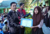 Bentuk Apresiasi, MTs Negeri  1 OKUS Berikan Reward Tahfidz Terbaik