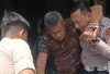 Peduli, Anggota Ditlantas Polda Sumsel Evakuasi Babinsa TNI yang Mendadak Sesak Napas