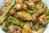 Langkah Bikin Makan Siang Keluarga, Resep Ayam Tumis Pare yang Nikmat