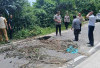 Bupati Abusama Tinjau Jalan Amblas,  Pastikan Perbaikan