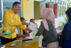 Gelar Pasar Murah, Ratusan Warga Berdatangan 