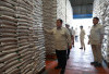 Prabowo Sidak Gudang Bulog Magelang, Wamentan Pastikan Stok Beras Nasional Aman