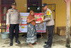 Sambut HUT Bhayangkara, Polsek Belitang III Bagikan Sembako 