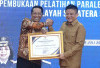 Bupati OKU Timur Terima Penghargaan Posbankum